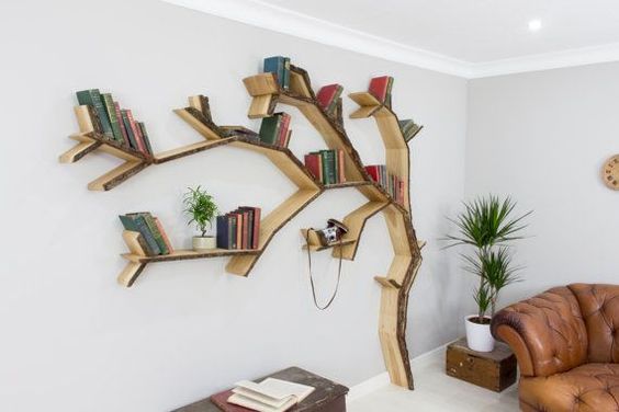 rak buku unik berbentuk pohon