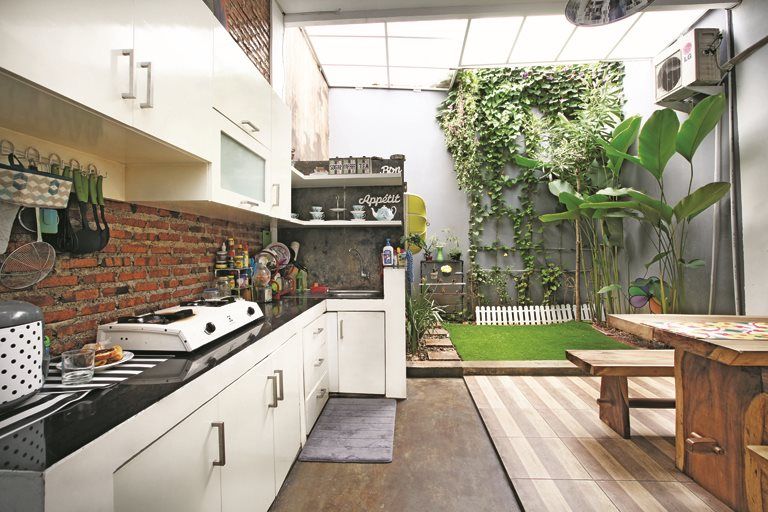 Inspirasi Ruang Makan, 18 Desain Dapur Terbuka Menghadap Taman