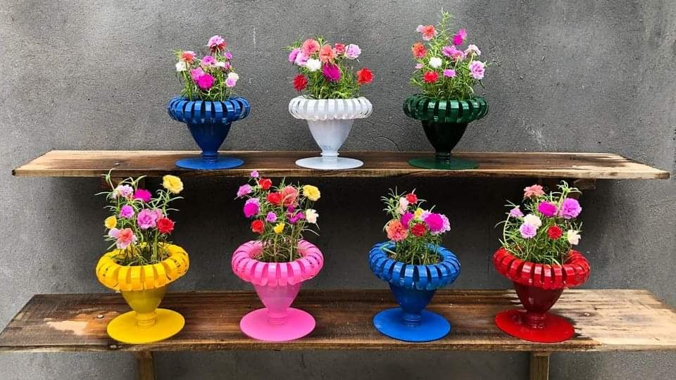 Kreatif, 12 Contoh Gambar Pot Bunga dari Botol Bekas yang Unik