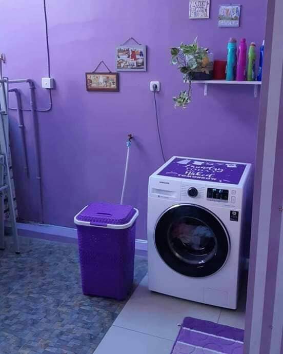 ruang cuci warna ungu