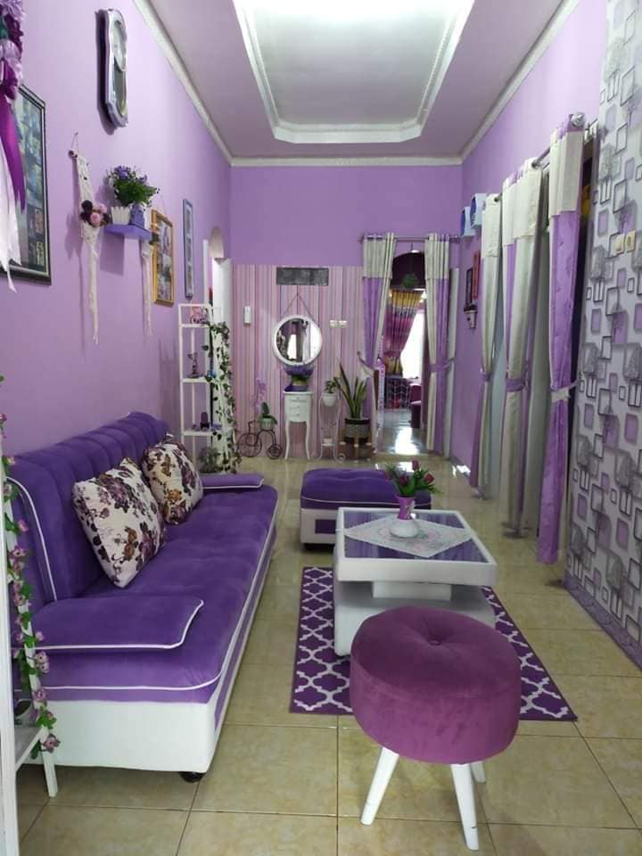 ruang tamu ungu