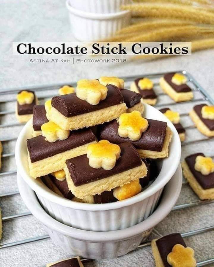 0A7. Chocolate stick cookies