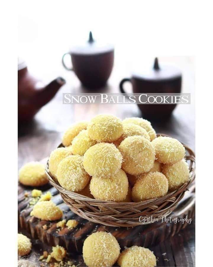 13. Snow Ball Coconut Cookies