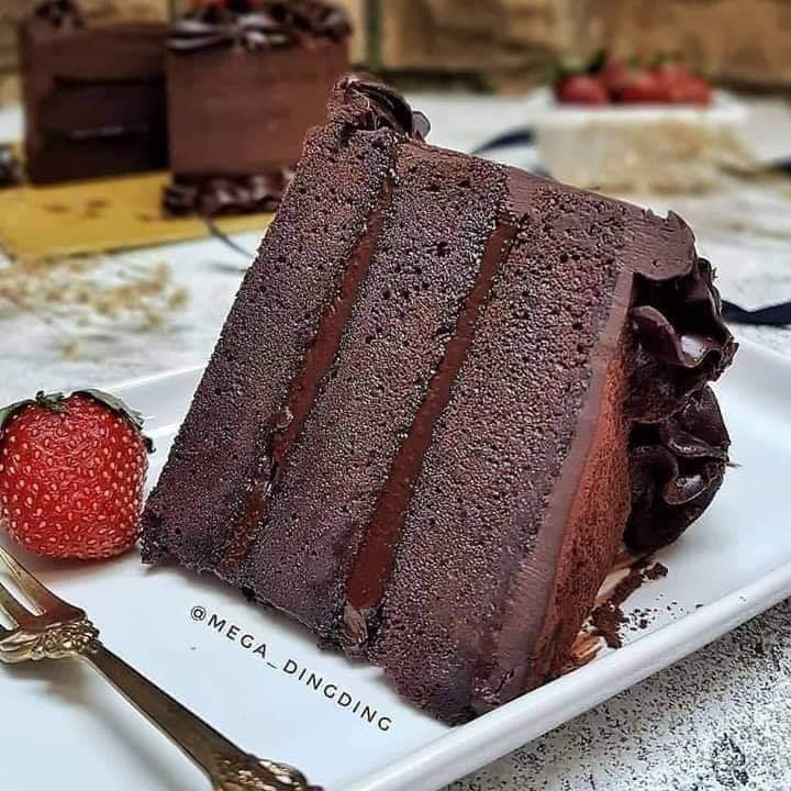 7. Chocolate Caramel Cake