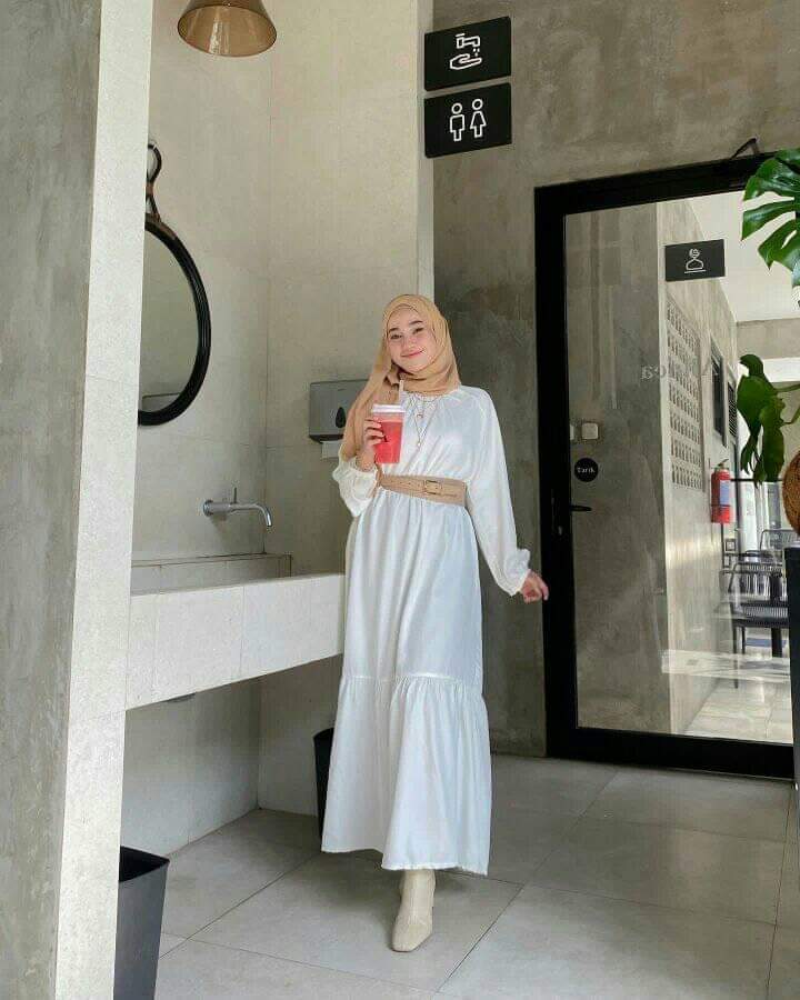 0AModel Busana Muslim Dengan Gaya white Outfit