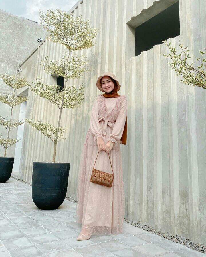 Dress Muslim Modern Dengan Warna Soft Menawan
