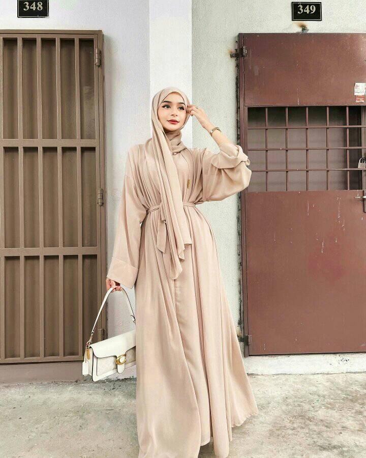 Dress muslim kerah vintage yang elegan dengan deta