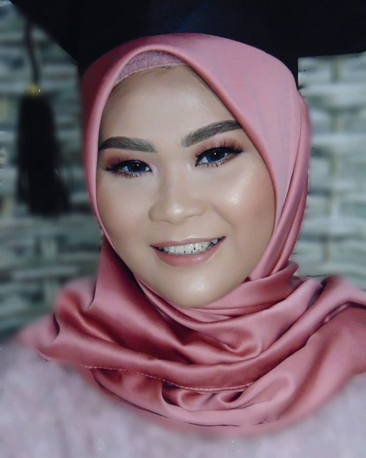 Hijab Segi Empat Paris Untuk Wajah Bulat