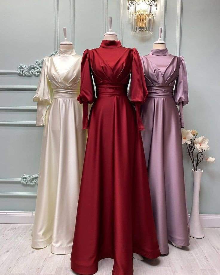 Dress muslimah kerah vintage yang elegan dengan de