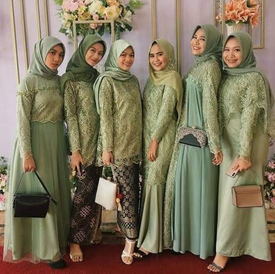 Gaun Bridesmaid Hijab Kombinasi Satin0A