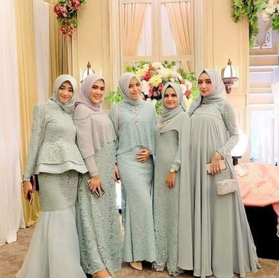 Gaun Bridesmaid Hijab Warna Hijau