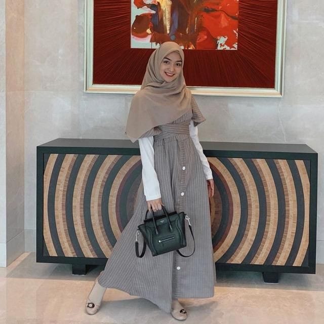 15 OOTD Muslimah Remaja, Tampil Sopan Dengan Style Hijab Menutup Dada ...