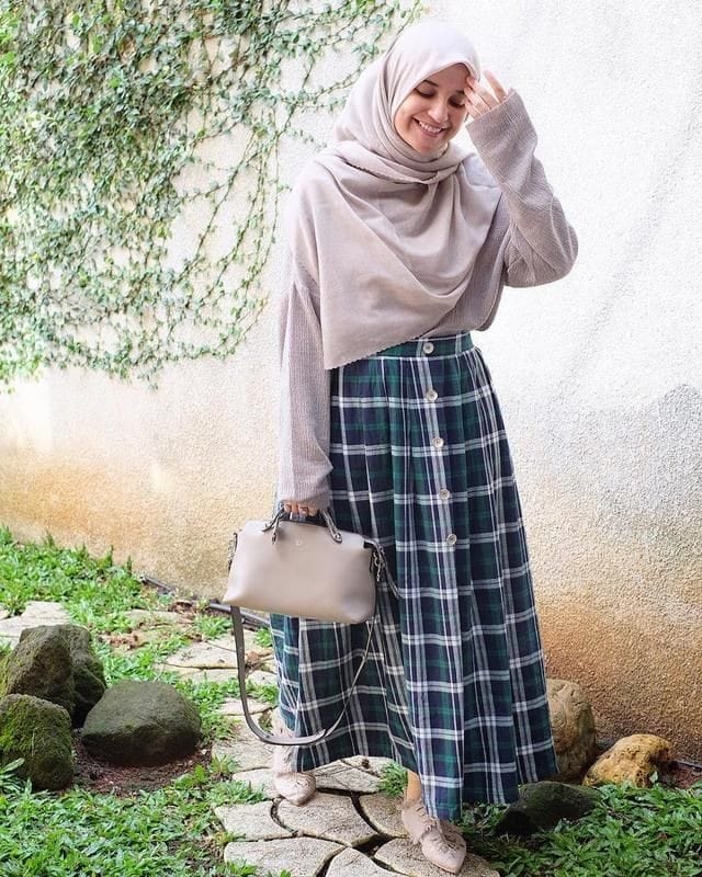 Tampil makin modis dengan hijab casual simple meng 1